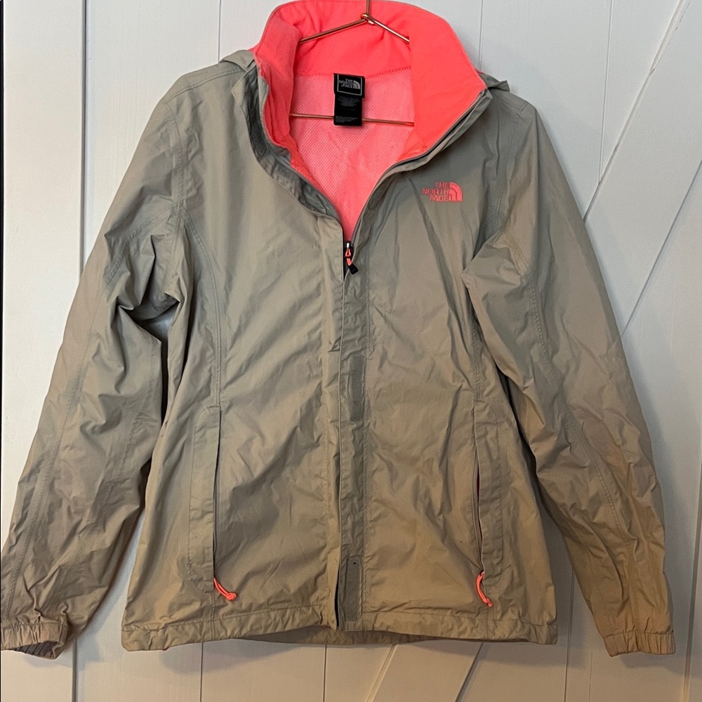 The North Face Hyvent Gray/pink hooded rain Jacket!!🩶🩷women’s size Medium!